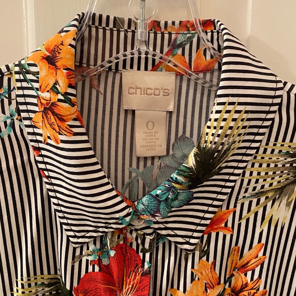 🎉Host Pick🎉 Chico's Multicolor Floral Striped Tunic - Picture 2 of 12